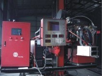 德國(guó)進(jìn)口等離子自動(dòng)縱縫焊接中心.JPG